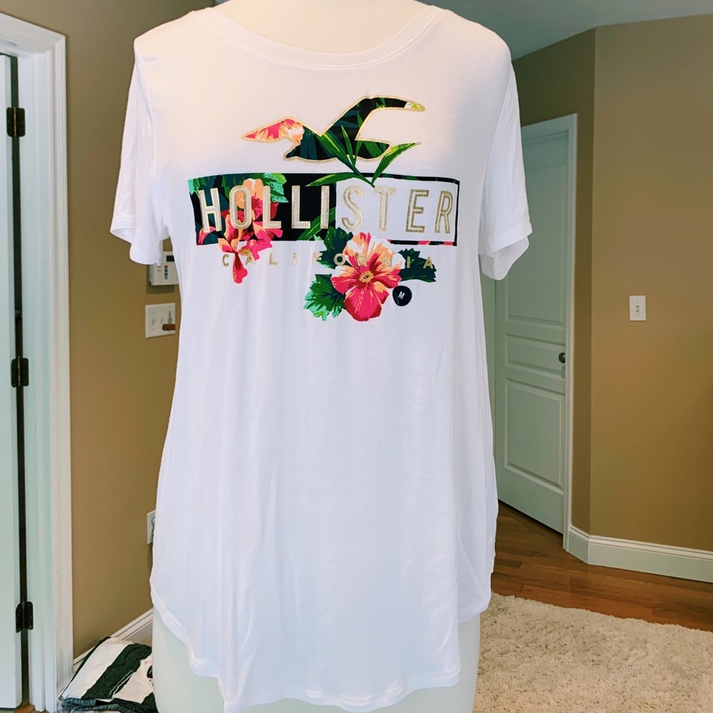 NEW WITH TAGS Hollister Graphic Tee